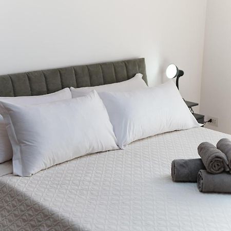 Ferienwohnung Attic 64 - The House Of Travelers Como Exterior foto