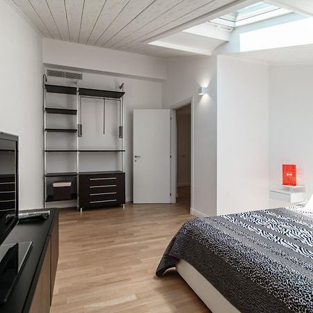 Ferienwohnung Attic 64 - The House Of Travelers Como Exterior foto