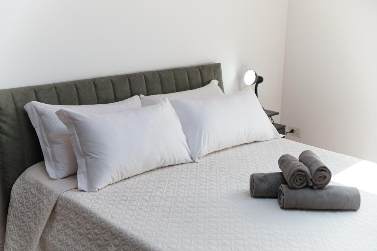 Ferienwohnung Attic 64 - The House Of Travelers Como Exterior foto