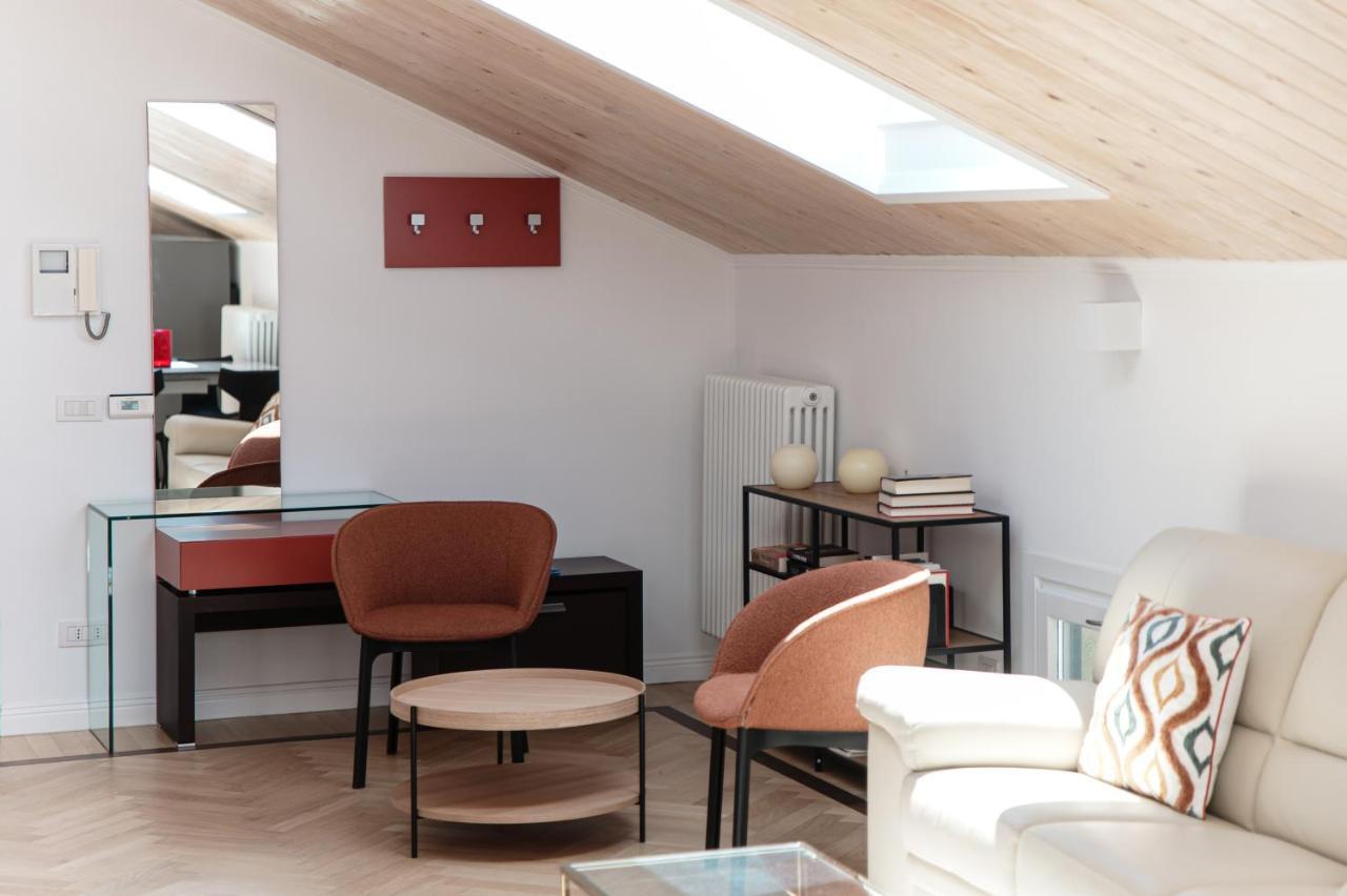 Ferienwohnung Attic 64 - The House Of Travelers Como Exterior foto