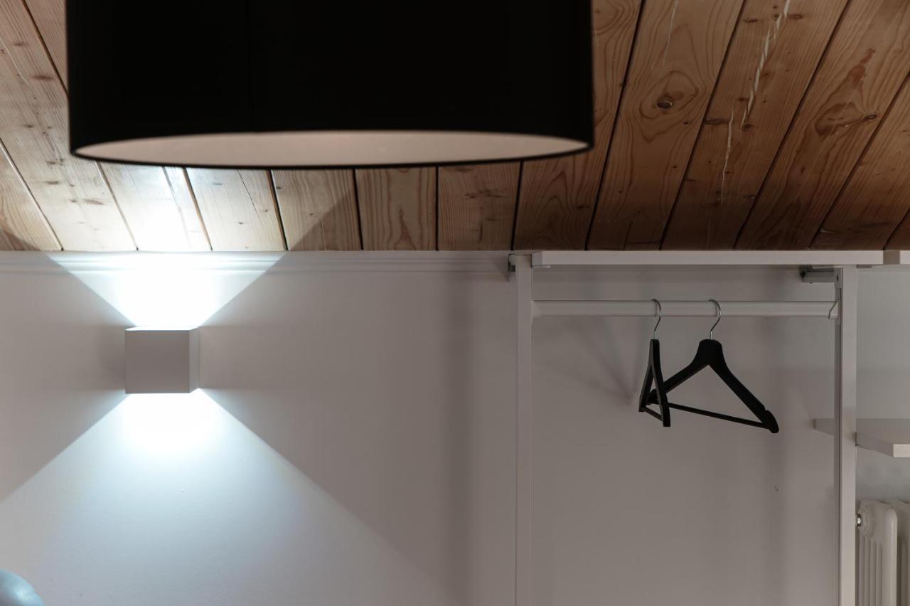 Ferienwohnung Attic 64 - The House Of Travelers Como Exterior foto