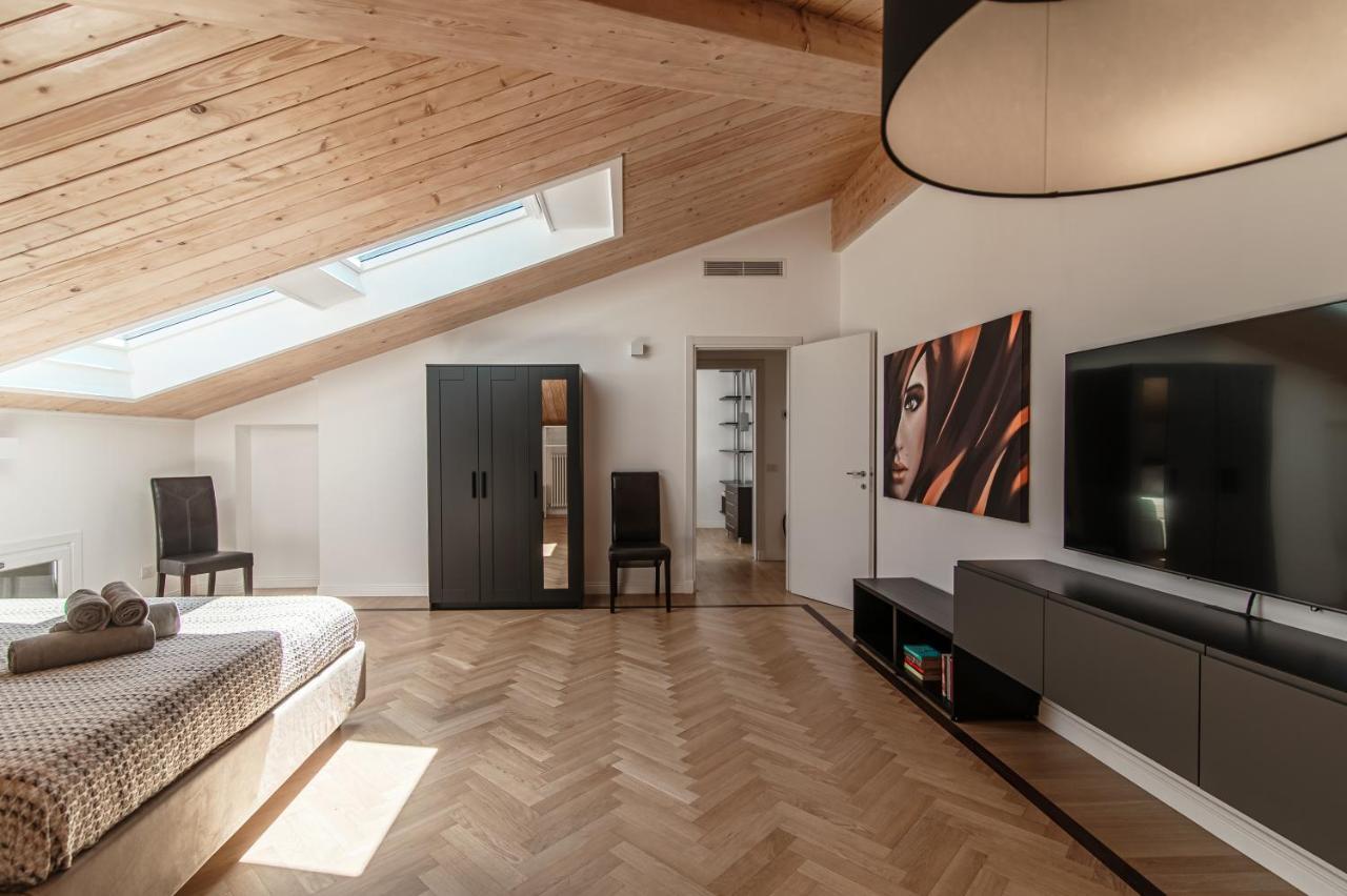 Ferienwohnung Attic 64 - The House Of Travelers Como Exterior foto