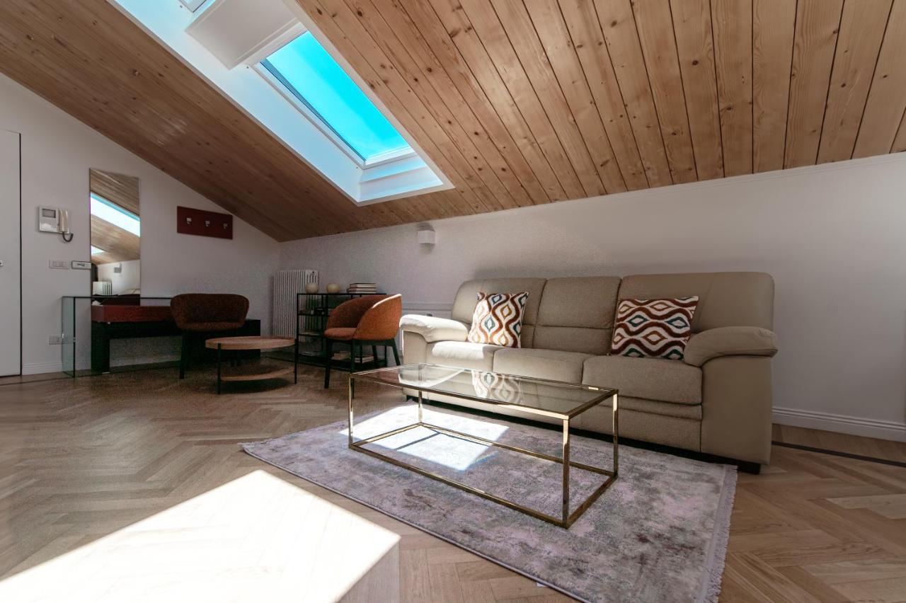Ferienwohnung Attic 64 - The House Of Travelers Como Exterior foto