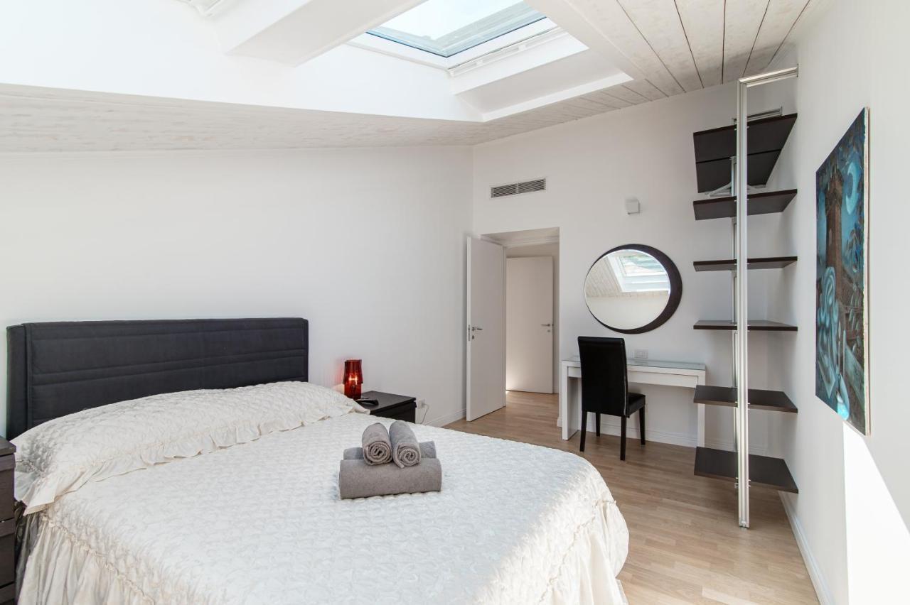 Ferienwohnung Attic 64 - The House Of Travelers Como Exterior foto
