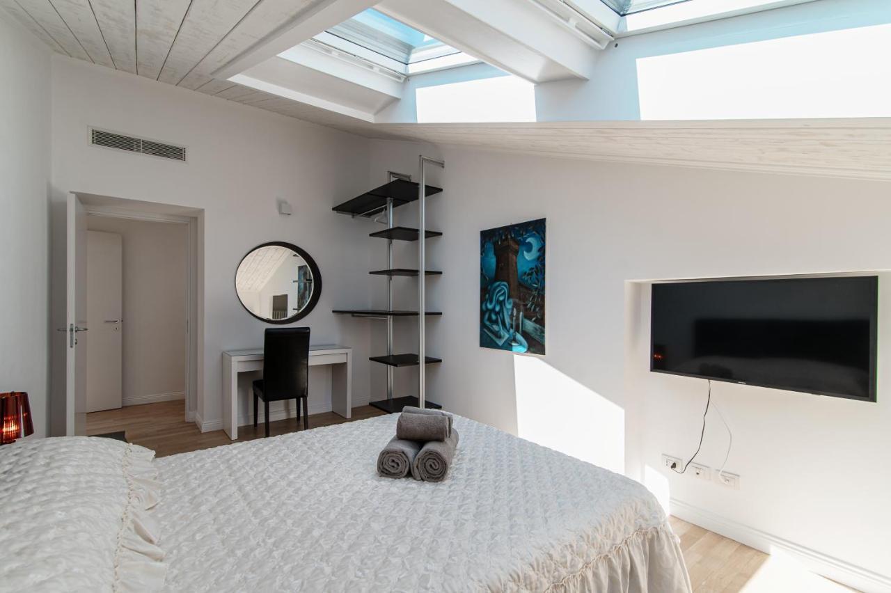 Ferienwohnung Attic 64 - The House Of Travelers Como Exterior foto