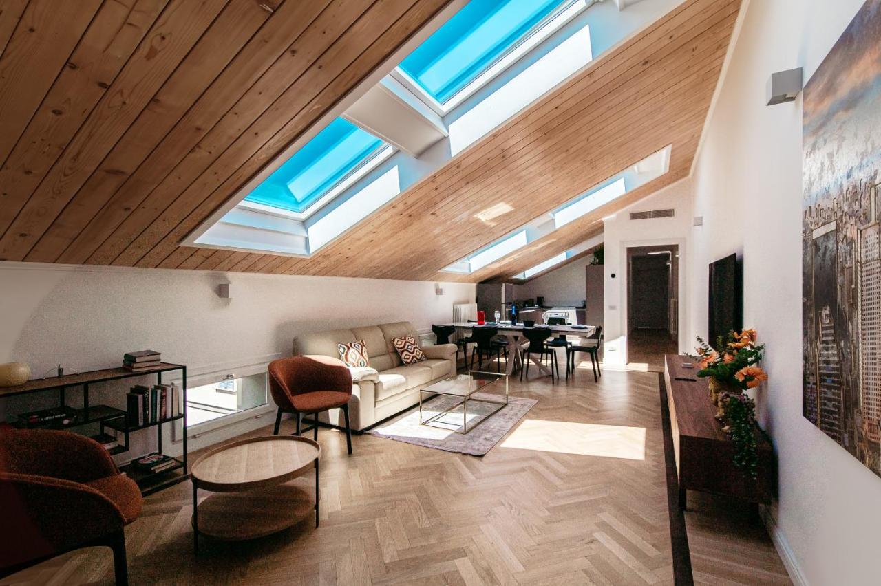 Ferienwohnung Attic 64 - The House Of Travelers Como Exterior foto