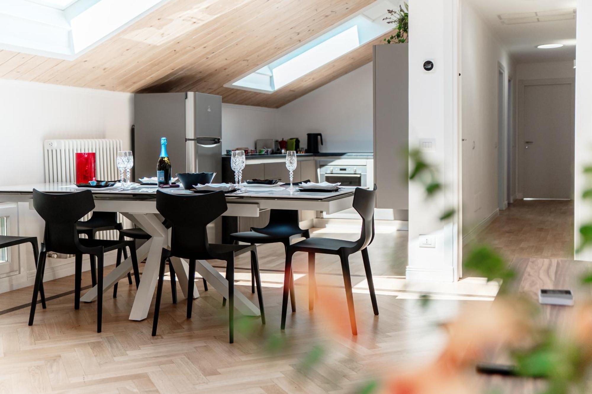 Ferienwohnung Attic 64 - The House Of Travelers Como Exterior foto